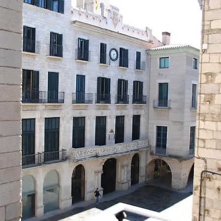 Sleep And Stay- Ferreries 2c * Gerona
